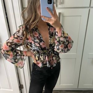 FLORAL BELL SLEEVE TOP